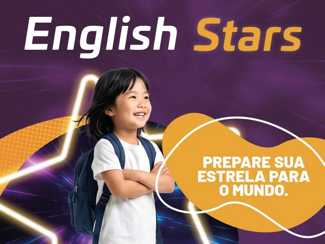 English Stars: menina sorrindo de mochila, com a frase Prepare sua estrela para o mundo